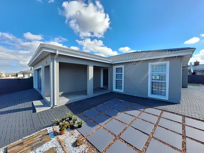 3 Bedroom House For Sale in Jeffreys Bay - img
