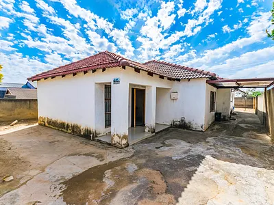 3 Bedroom House For Sale in Roodepoort - 2EMk.webp