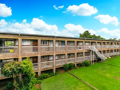 2 Bedroom Apartment For Sale in Roodepoort - URe2.webp