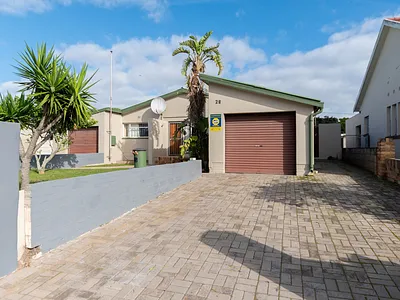 6 Bedroom House For Sale in Velddrif - zZfj.webp