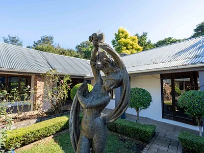 5 Bedroom House For Sale in Kloof - Bszr.webp