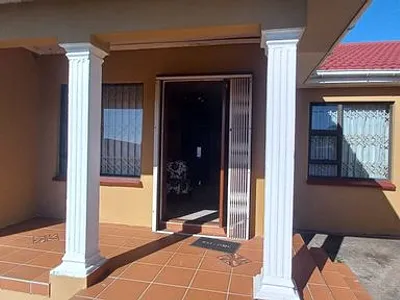 3 Bedroom House For Sale in East London - MXuQ.webp