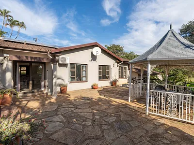 3 Bedroom House For Sale in Umkomaas - 697m.webp