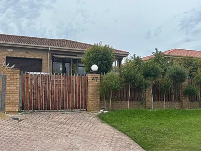 3 Bedroom Townhouse For Sale in Mossel Bay - 3ksv.webp