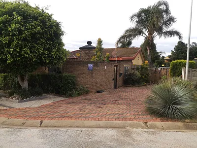 4 Bedroom House For Sale in Despatch - fIaw.webp