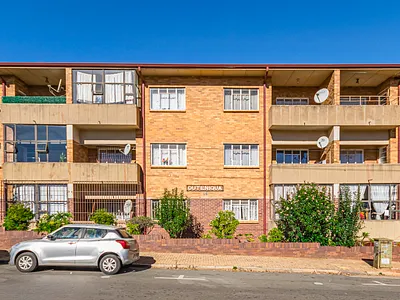 2 Bedroom Apartment For Sale in Roodepoort - bhqF.webp