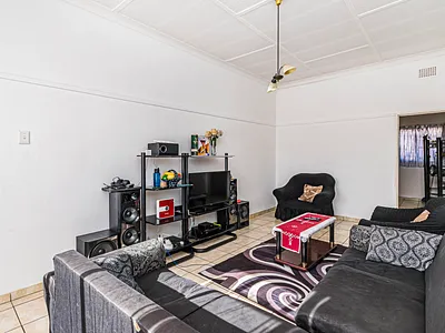 1 Bedroom Apartment For Sale in Roodepoort - vUcO.webp