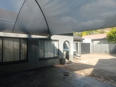 6 Bedroom House For Sale in Pretoria - 54wL.webp