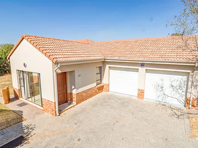 3 Bedroom Townhouse For Sale in Pretoria - i2Mq.webp