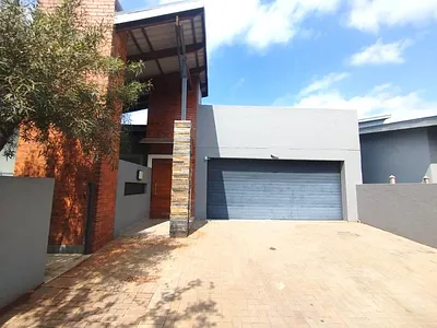 3 Bedroom Townhouse For Sale in Pretoria - Lhop.webp