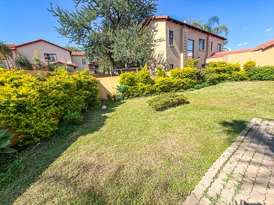 3 Bedroom Townhouse For Sale in Pretoria - cePU.webp
