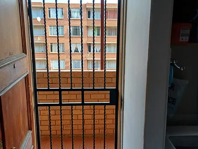 1 Bedroom Apartment To Rent in Pretoria - sADo.webp