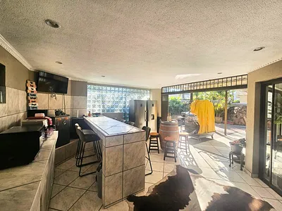 4 Bedroom Townhouse To Rent in Pretoria - img