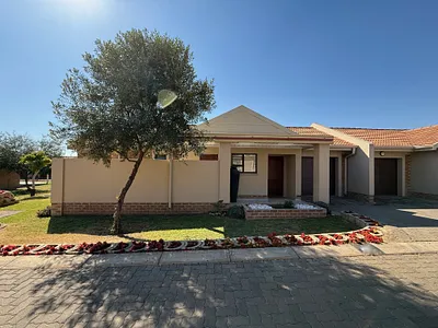 2 Bedroom Townhouse For Sale in Pretoria - nV7x.webp