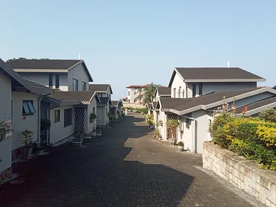 3 Bedroom Townhouse For Sale in Margate - anzm.webp