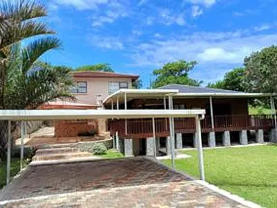 5 Bedroom House For Sale in Port Edward - img