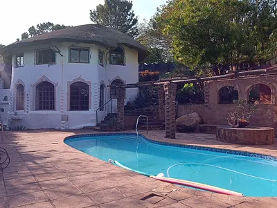 9 Bedroom House For Sale in Port Edward - img