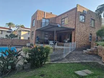 9 Bedroom House For Sale in Port Edward - 8JiI.webp