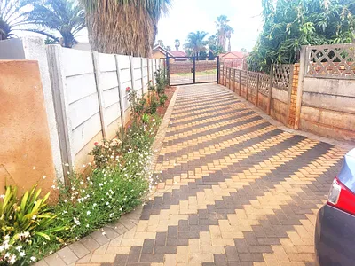 3 Bedroom House For Sale in Akasia - TzZn.webp