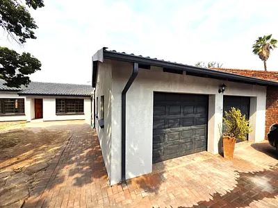 4 Bedroom House For Sale in Centurion - I6Ih.webp