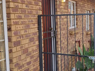 2 Bedroom Townhouse For Sale in Pretoria - hBd0.webp