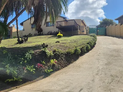 6 Bedroom House For Sale in Port Edward - qCgF.webp