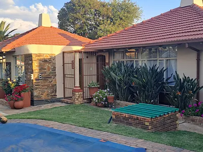 3 Bedroom House For Sale in Kempton Park - z2v1.webp
