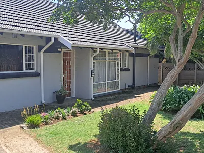 3 Bedroom House For Sale in Kempton Park - ibEx.webp