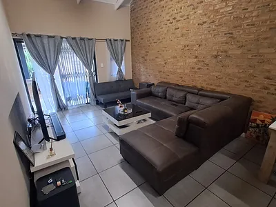 2 Bedroom Townhouse For Sale in Kempton Park - HLIH.webp