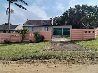 4 Bedroom House For Sale in Port Edward - img