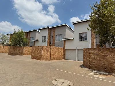 3 Bedroom Townhouse For Sale in Pretoria - img