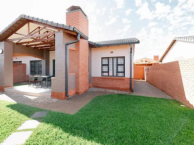 3 Bedroom Townhouse For Sale in Pretoria - ch8X.webp