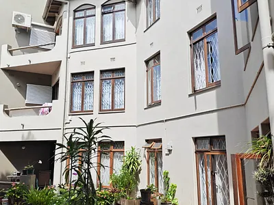 2 Bedroom Apartment For Sale in Margate - nUmZ.webp
