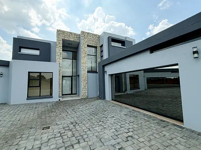 5 Bedroom House To Rent in Pretoria - oGua.webp