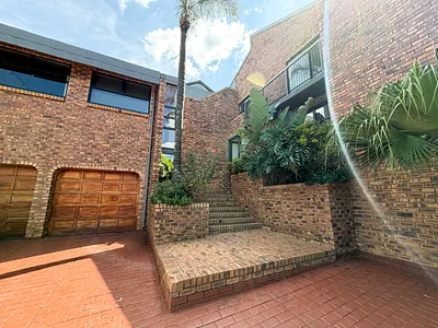 6 Bedroom House For Sale in Pretoria - zg5U.webp
