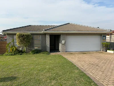 3 Bedroom House To Rent in Durbanville - B8dR.webp