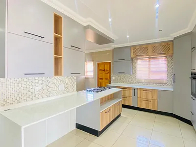 4 Bedroom House For Sale in Middelburg - img