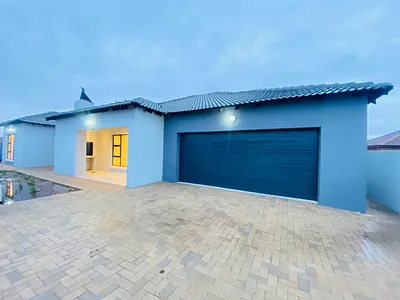 4 Bedroom Townhouse For Sale in Middelburg - img