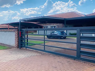 3 Bedroom House For Sale in Middelburg - img