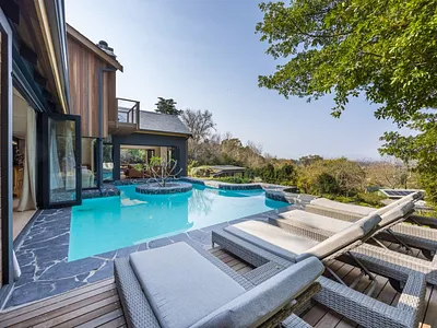 7 Bedroom House For Sale in Cape Town - img