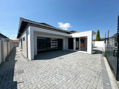 5 Bedroom House For Sale in Middelburg - img