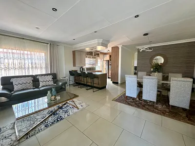 3 Bedroom House For Sale in Middelburg - img