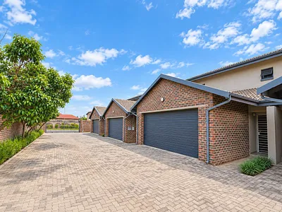 3 Bedroom Townhouse For Sale in Pretoria - 2zxH.webp