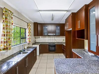 3 Bedroom House For Sale in Amanzimtoti - OUwo.webp