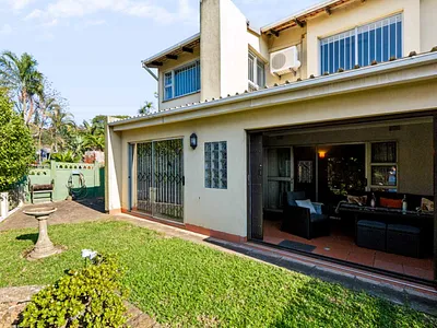3 Bedroom Townhouse For Sale in Amanzimtoti - 4ntg.webp