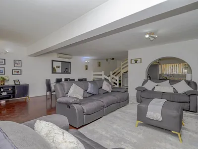 3 Bedroom Townhouse For Sale in Amanzimtoti - qXz5.webp