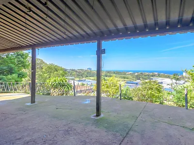4 Bedroom House For Sale in Amanzimtoti - Vrzw.webp