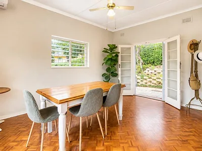 4 Bedroom House For Sale in Amanzimtoti - 6nu5.webp