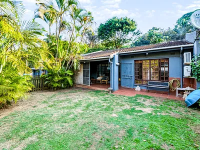 2 Bedroom Townhouse For Sale in Amanzimtoti - Ztf2.webp