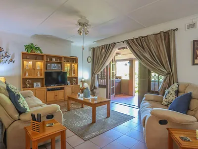 3 Bedroom House For Sale in Amanzimtoti - kBFJ.webp